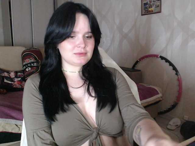 Lizzi-Peach live webcam show