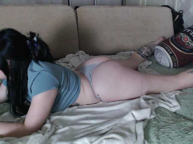 Lizzi-Peach live cam on BongaCams