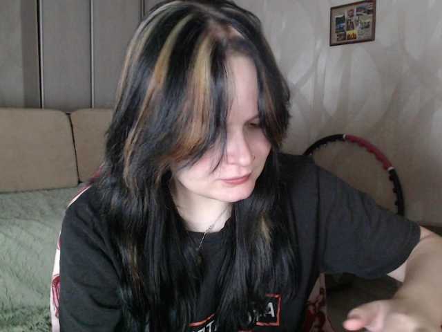 Lizzi-Peach live cam on BongaCams