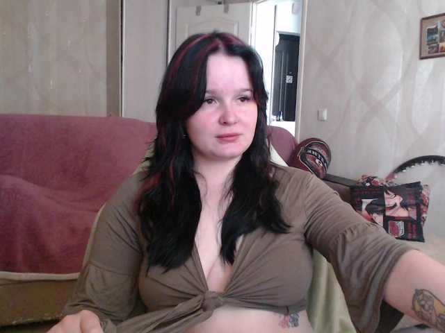 Lizzi-Peach live cam on BongaCams