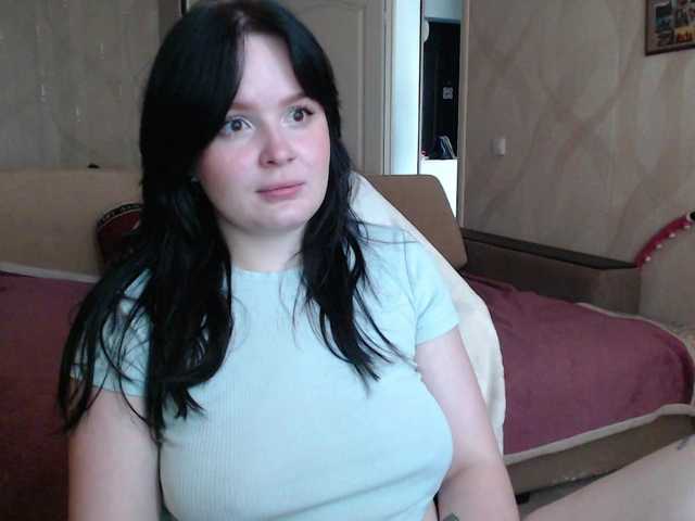 Lizzi-Peach live cam on BongaCams
