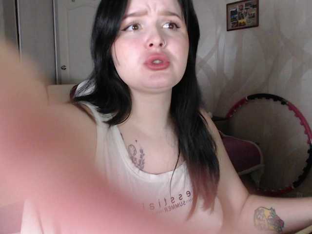 Lizzi-Peach live cam on BongaCams
