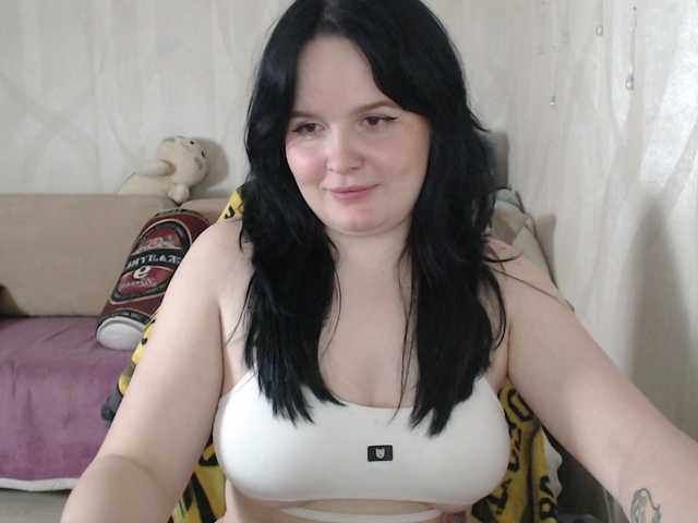 lizzi-peach cam belle