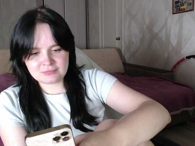 Lizzi-Peach live cam on BongaCams
