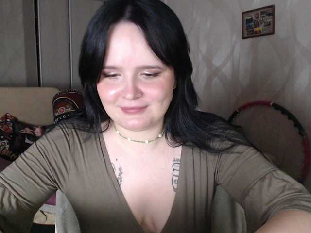 Lizzi-Peach live cam on BongaCams