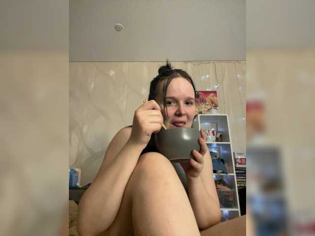 Lizzi-Peach live cam on BongaCams