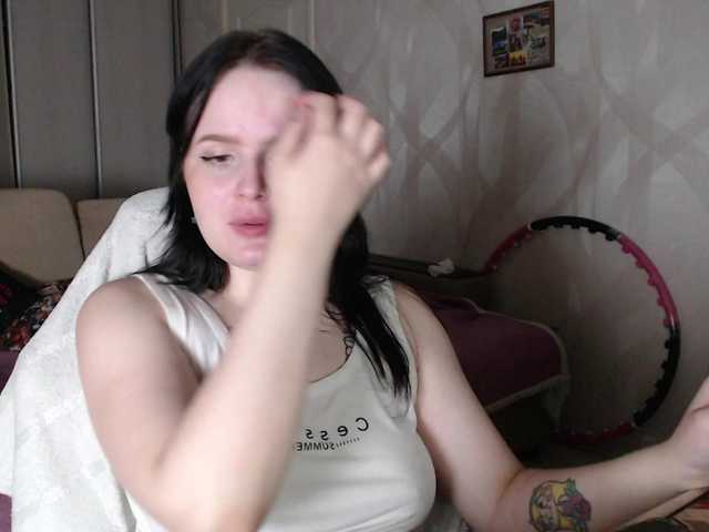 Lizzi-Peach live cam on BongaCams