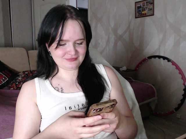 Lizzi-Peach live cam on BongaCams