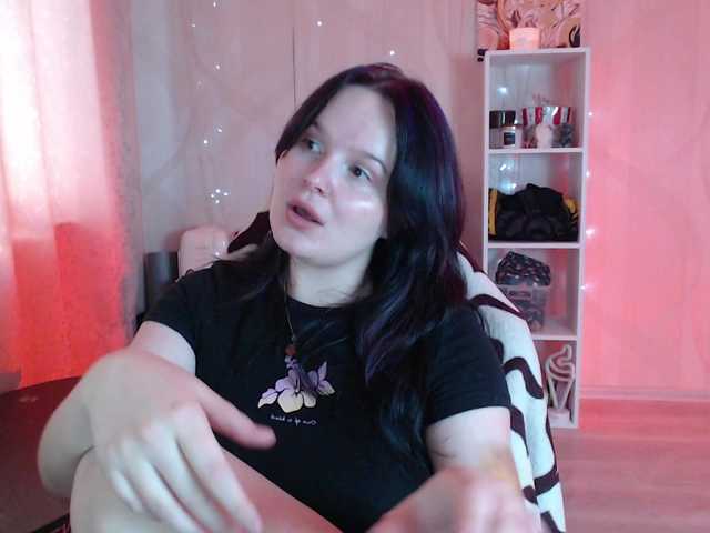 Lizzi-Peach live cam on BongaCams