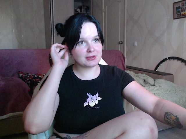 Lizzi-Peach live cam on BongaCams