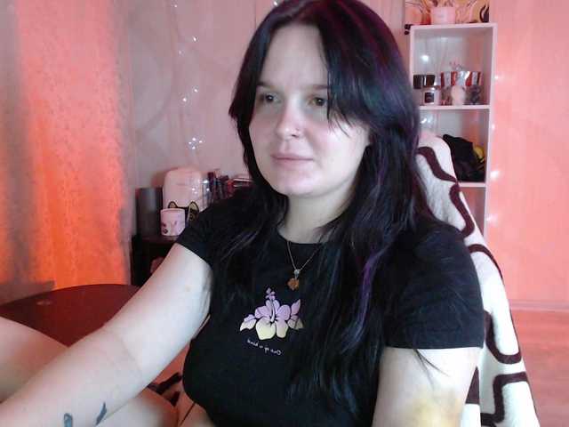 Lizzi-Peach live cam on BongaCams