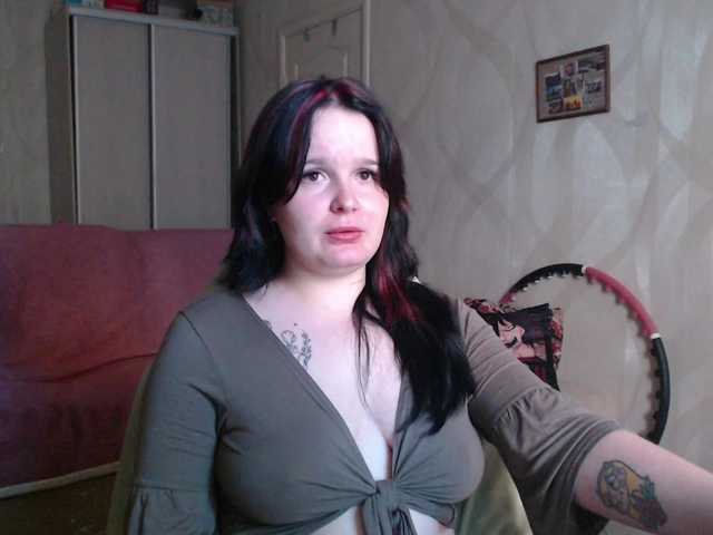 Lizzi-Peach live cam on BongaCams