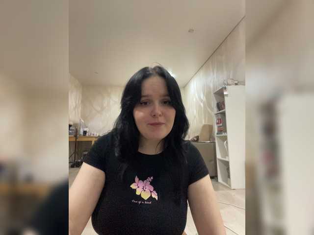 Lizzi-Peach live cam on BongaCams