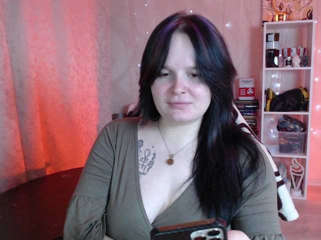Lizzi-Peach live cam preview