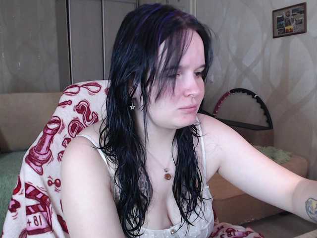 Lizzi-Peach live cam on BongaCams