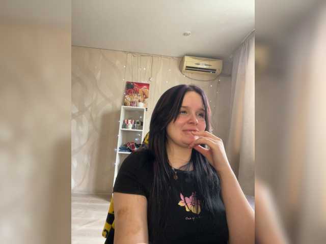 Lizzi-Peach live cam on BongaCams