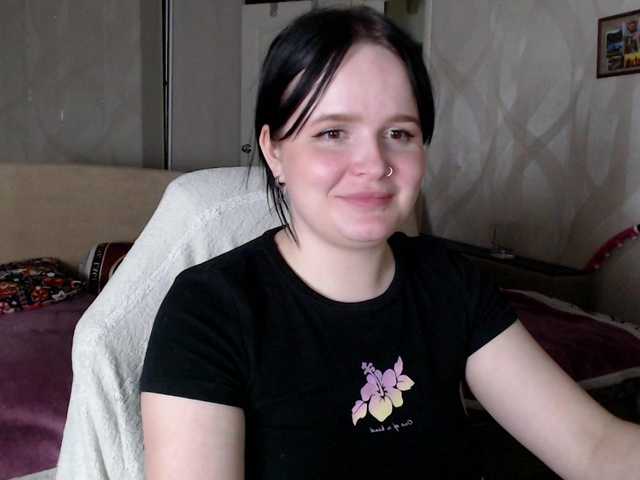 Lizzi-Peach live cam on BongaCams