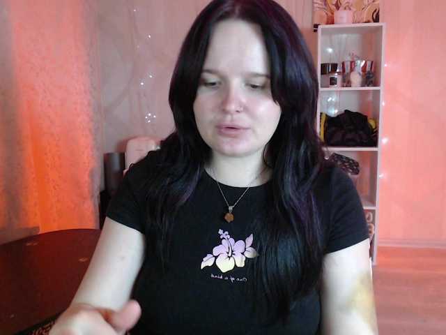 Lizzi-Peach live cam on BongaCams