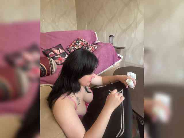 Lizzi-Peach webcam