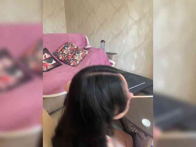 Lizzi-Peach webcam