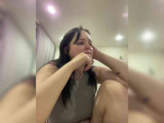 Lizzi-Peach webcam