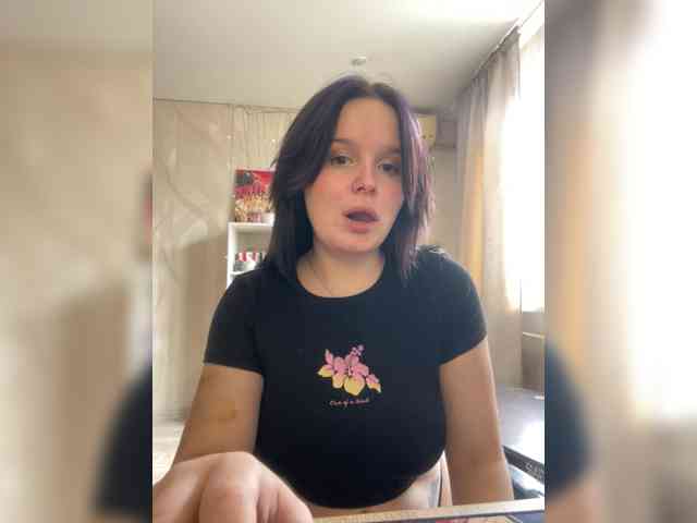 Lizzi-Peach webcam
