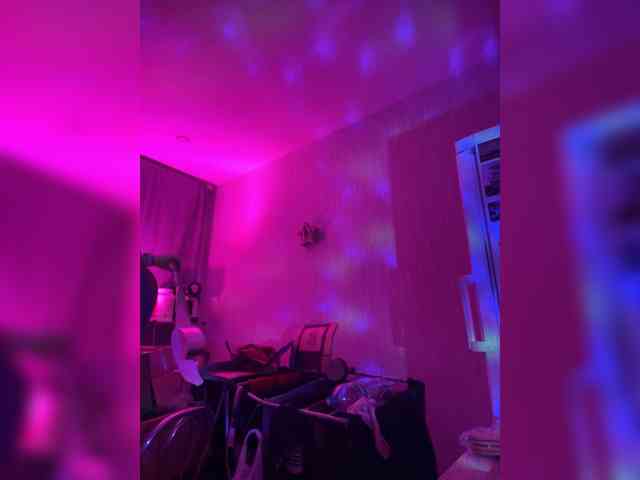 Lizzi-Peach webcam