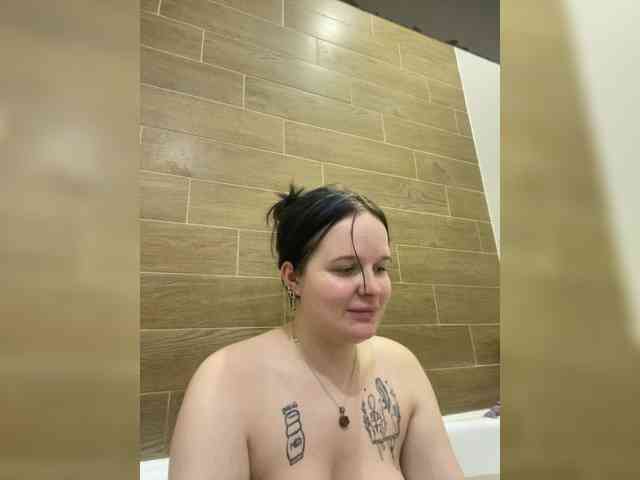 Lizzi-Peach webcam