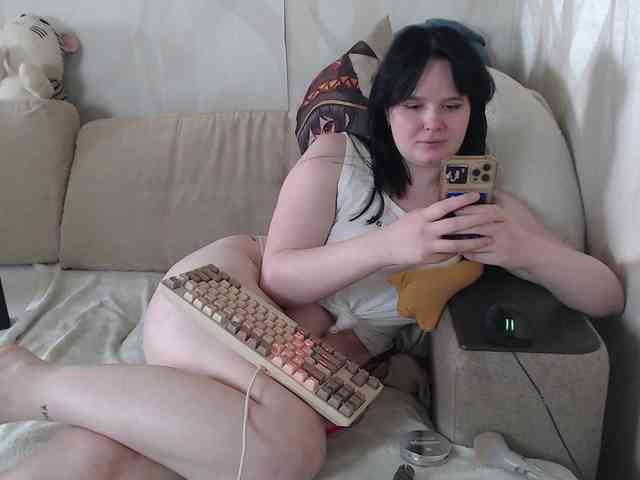 Lizzi-Peach webcam