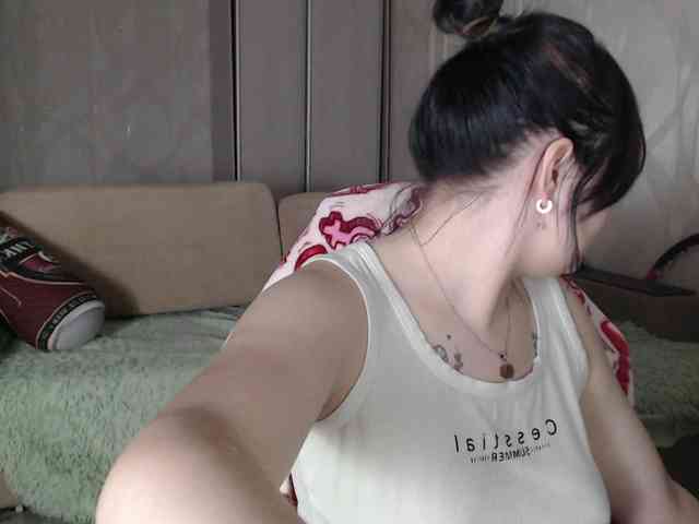 Lizzi-Peach webcam