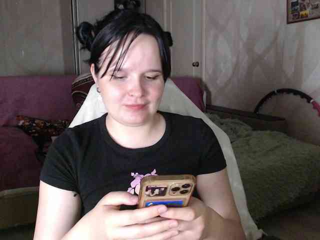 Lizzi-Peach Live Webcam on BongaCams