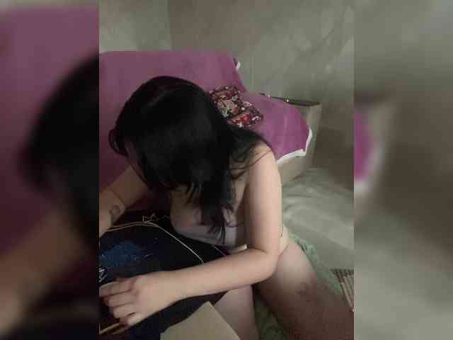Lizzi-Peach Live Webcam on BongaCams