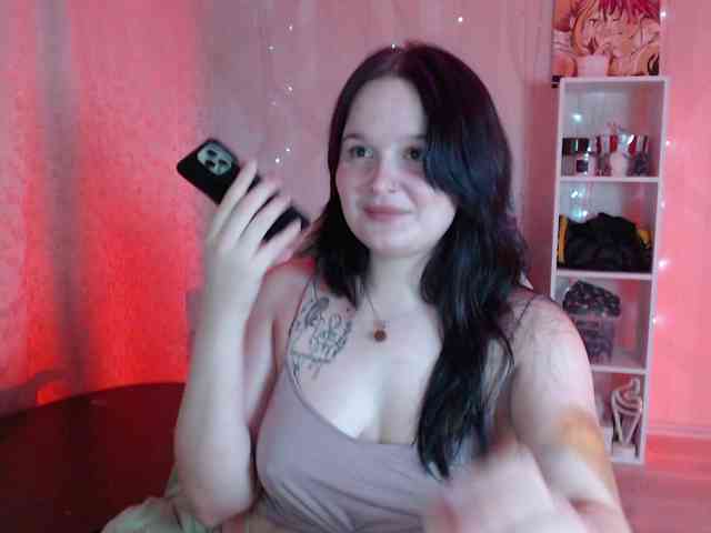 Lizzi-Peach webcam
