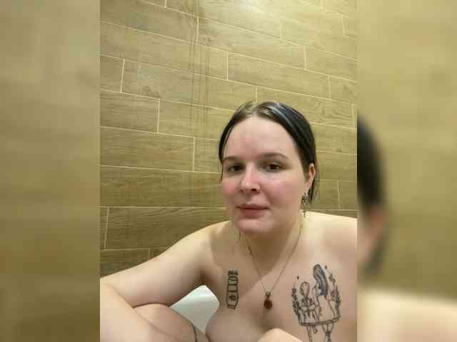 Lizzi-Peach webcam