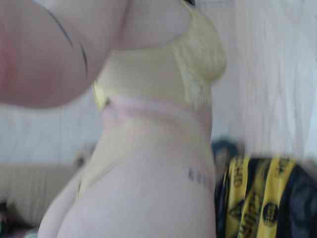 Lizzi-Peach webcam