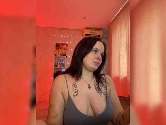 Model: Lizzi-Peach