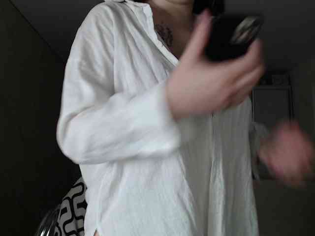 Lizzi-Peach webcam