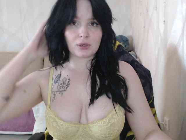 Lizzi-Peach webcam