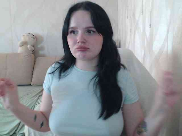 Lizzi-Peach webcam