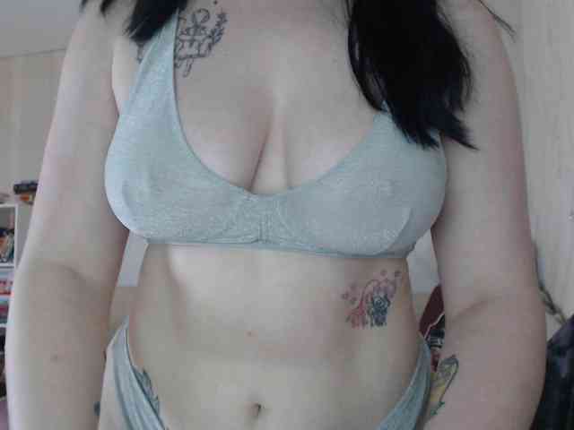 Lizzi-Peach webcam