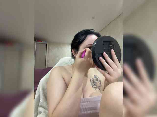 Lizzi-Peach webcam