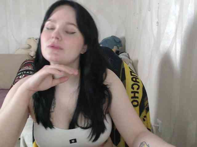 Lizzi-Peach webcam