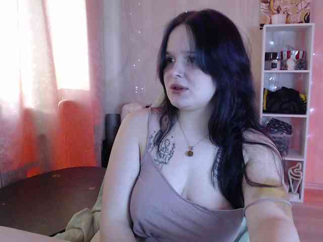 Lizzi-Peach webcam