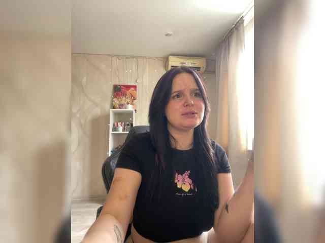 Lizzi-Peach webcam