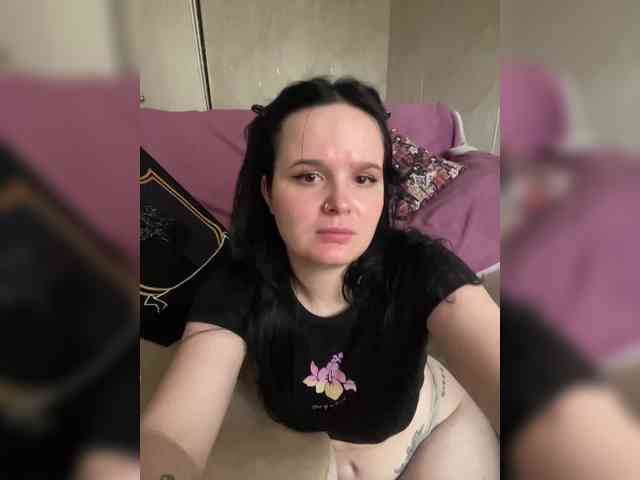 Lizzi-Peach webcam