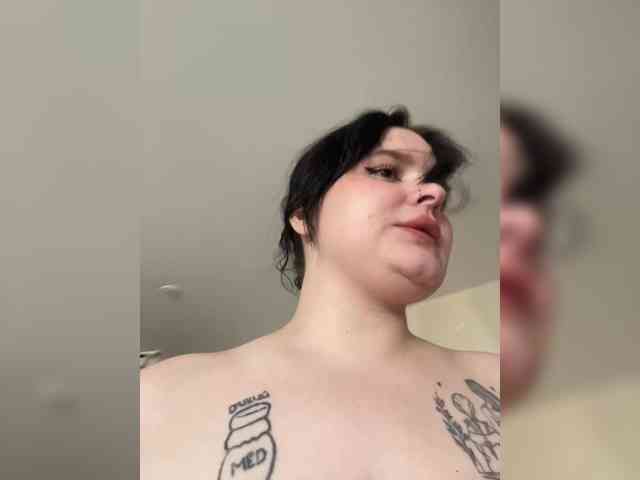 Lizzi-Peach webcam