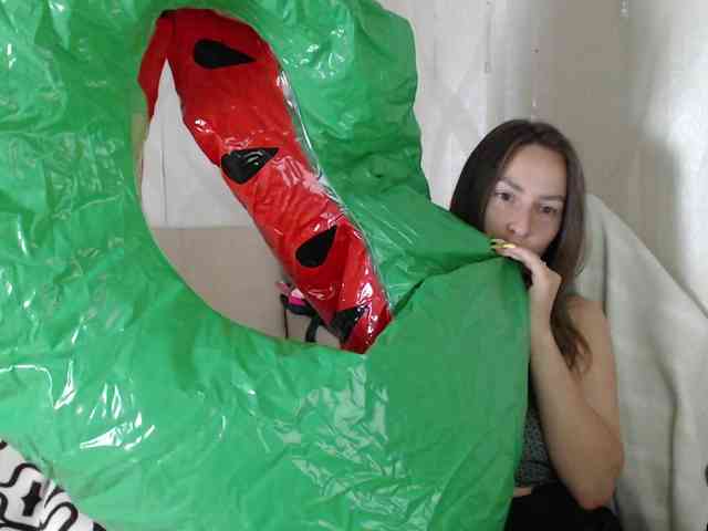 Lizzi-Peach Sex Cam Show