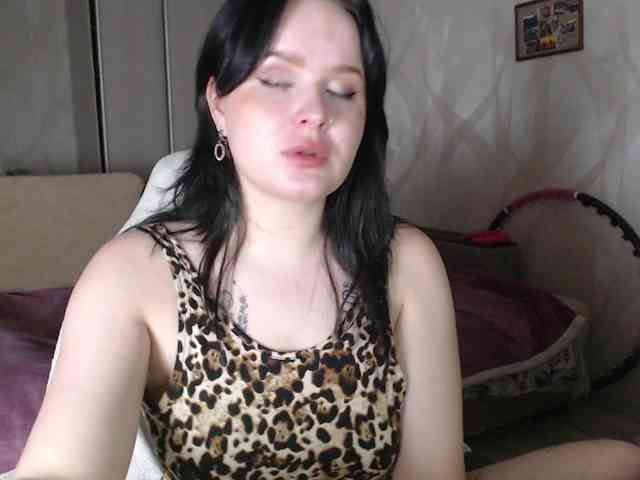 Lizzi-Peach cam