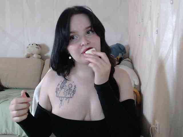 Lizzi-Peach webcam