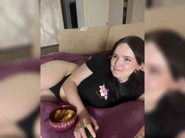 Lizzi-Peach webcam